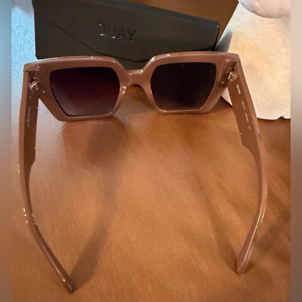 Quay Australia Tan Gradient Sunglasses with Case - Picture 4 of 7